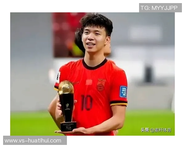 王钰栋19岁生日庆祝照曝光本赛季30场斩获12球荣膺本土射手王