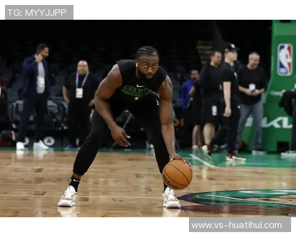 杰伦布朗强调季前赛首战防守重要性全力提升比赛节奏